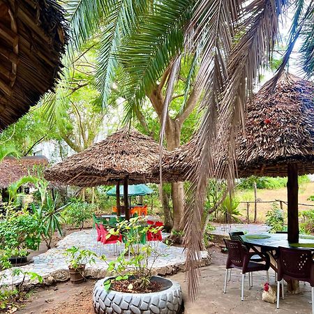 Papillon Garden Bar Villas Bamburi Extérieur photo