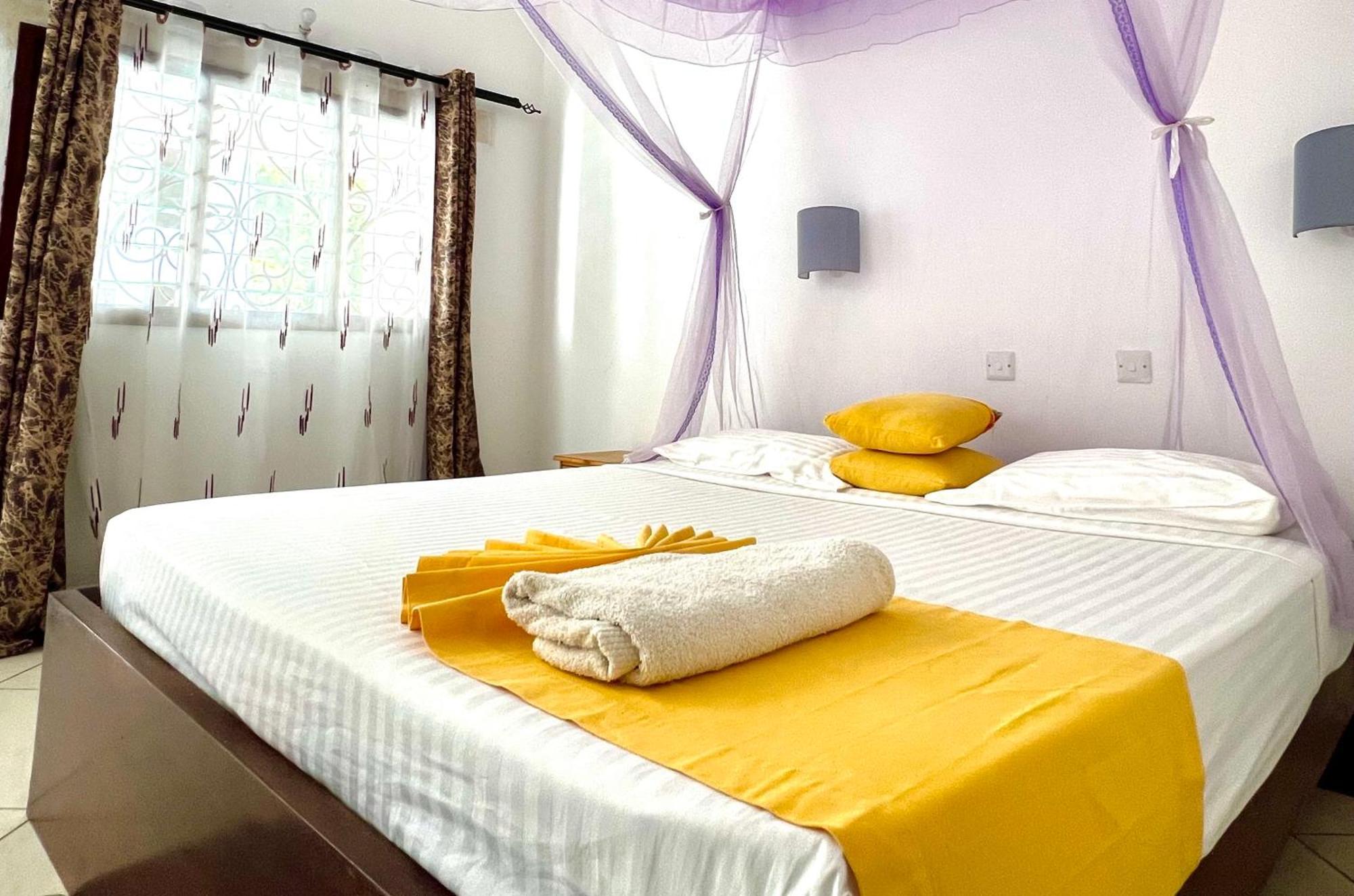 Papillon Garden Bar Villas Bamburi Extérieur photo