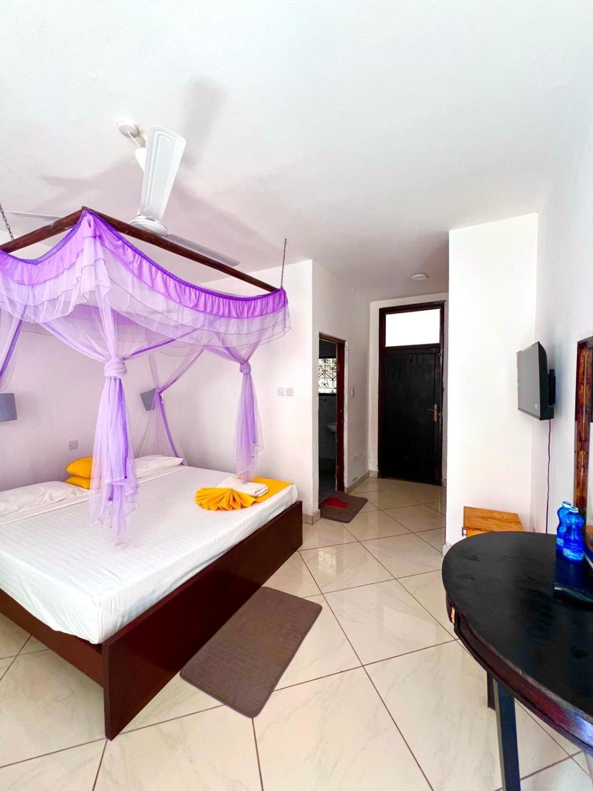 Papillon Garden Bar Villas Bamburi Extérieur photo