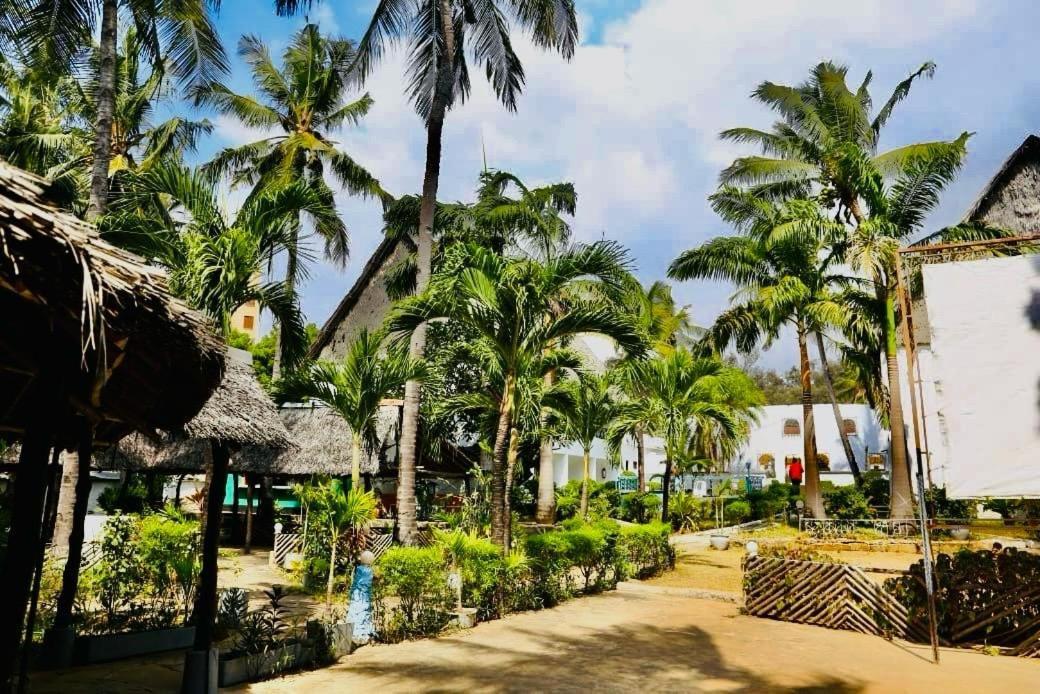 Papillon Garden Bar Villas Bamburi Extérieur photo