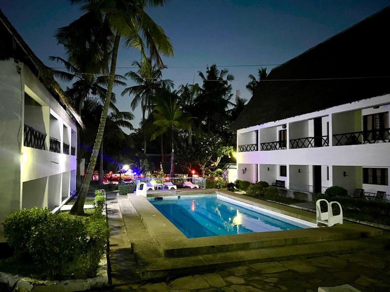 Papillon Garden Bar Villas Bamburi Extérieur photo