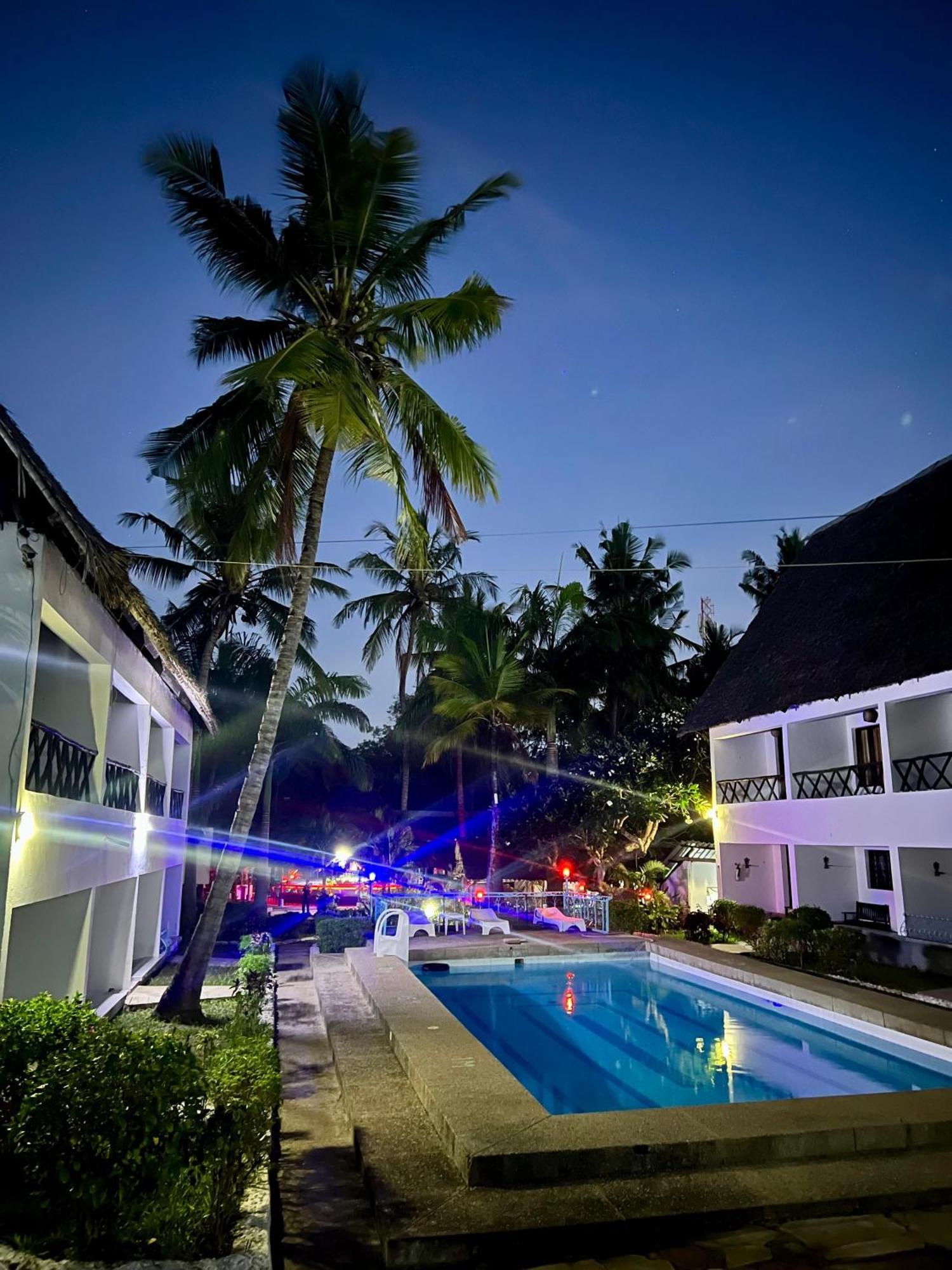 Papillon Garden Bar Villas Bamburi Extérieur photo
